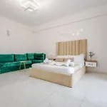 Golden Hill Hotel