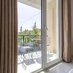 Golden Hill Hotel 3*