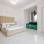 Golden Hill 3*
