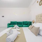 Hotel Golden Hill