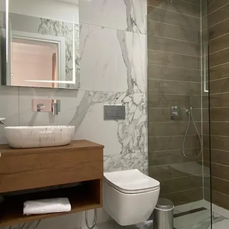 Golden Hill Hotel 3*