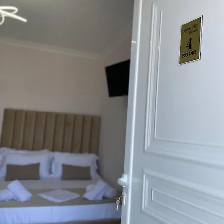 Golden Hill Hotel 3*