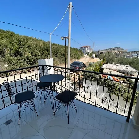 Golden Hill Hotel 3*