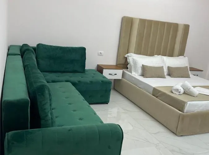 Golden Hill Hotel 3*