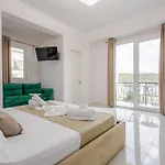 Golden Hill Hotel 3*