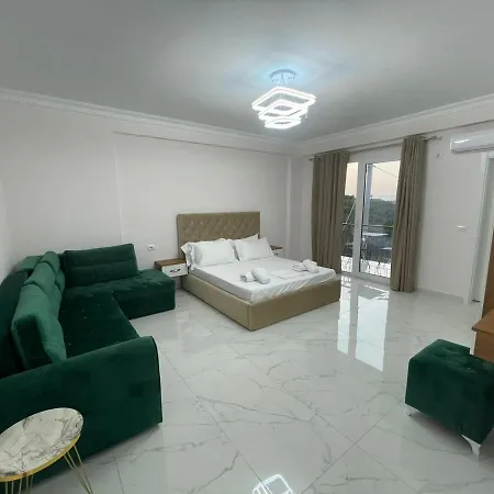 Golden Hill Hotel 3*