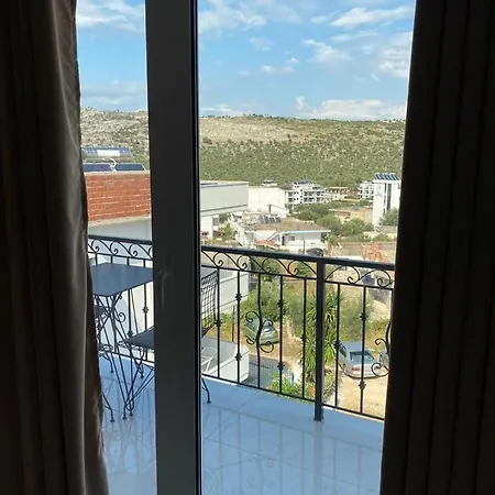 Golden Hill Hotel