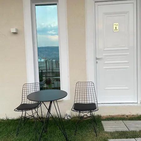 Golden Hill Hotel