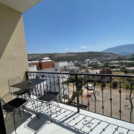 Golden Hill Hotel