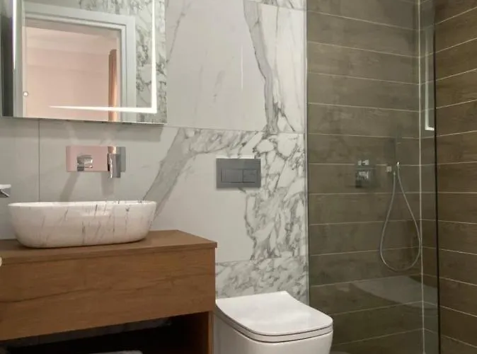 Golden Hill מלון 3*