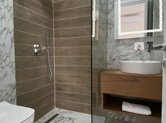 מלון Golden Hill 3*