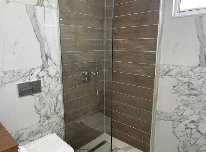 Golden Hill Ξενοδοχείο Εξαμίλιο