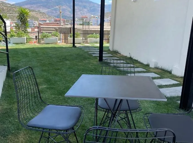 Golden Hill מלון קסאמיל