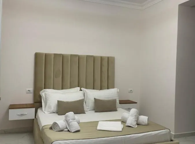 מלון Golden Hill 3*