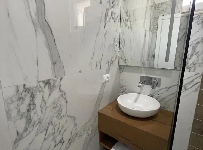 Golden Hill Ξενοδοχείο Εξαμίλιο