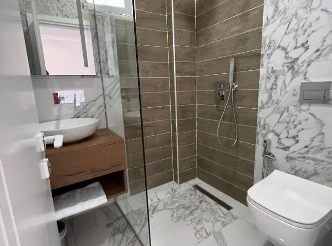 Golden Hill מלון קסאמיל