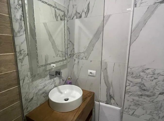 מלון Golden Hill 3*